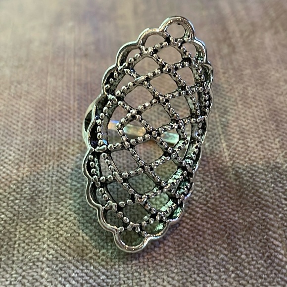 Silver Lace Elongated Diamond Shaped Ring Size 6.5 - Picture 1 of 6